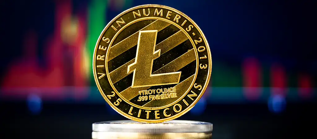 Litecoin érme grafikon háttérrel, amely a kriptovaluta árfolyamát mutatja