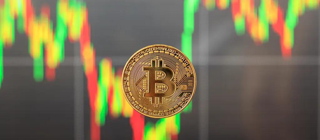 A Bitcoin árfolyama 2025 februárban. A Bitcoin érme mögött az árfolyam ingadozást szimbolizáló grafikon.